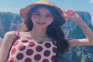 我的高颜值00后校花女友 和她闺蜜偷情被发现 还在生我气半推半就推到了还死活不让我亲嘴